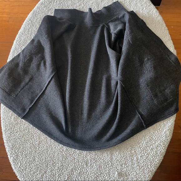 Like new Cardigan. - Picture 4 of 7